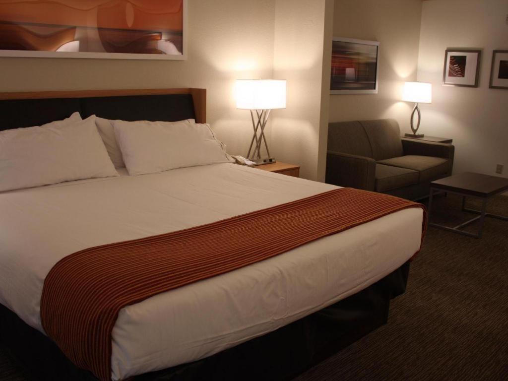 Holiday Inn Express Munising-Lakeview Hotel By Ihg Екстериор снимка