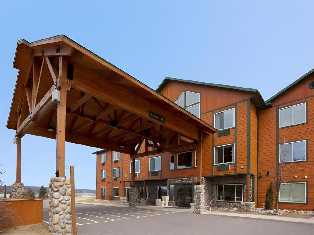 Holiday Inn Express Munising-Lakeview Hotel By Ihg Екстериор снимка