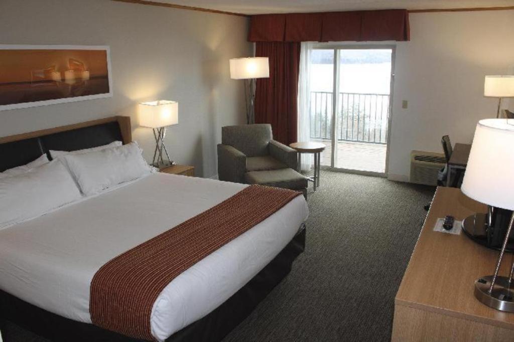 Holiday Inn Express Munising-Lakeview Hotel By Ihg Екстериор снимка
