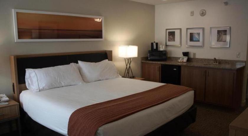 Holiday Inn Express Munising-Lakeview Hotel By Ihg Екстериор снимка