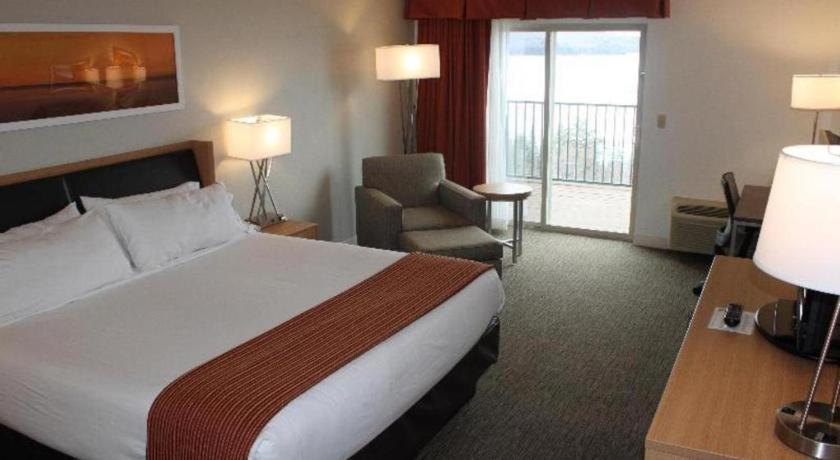 Holiday Inn Express Munising-Lakeview Hotel By Ihg Екстериор снимка