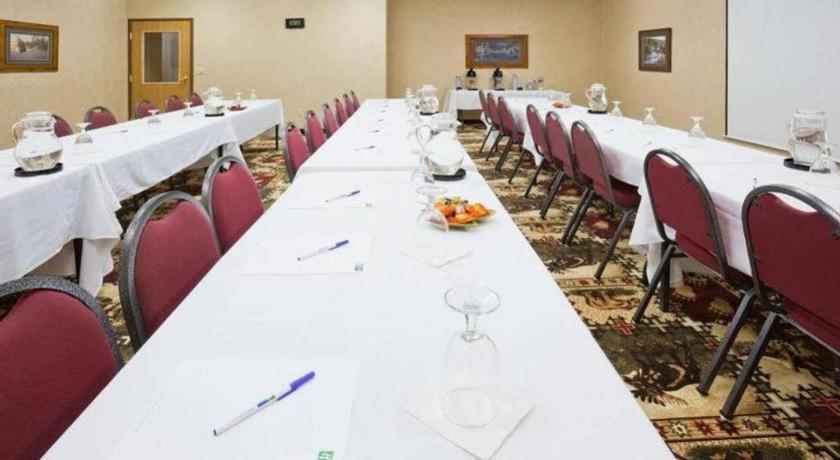 Holiday Inn Express Munising-Lakeview Hotel By Ihg Екстериор снимка