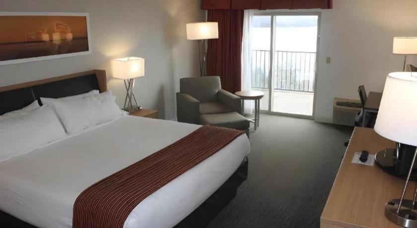 Holiday Inn Express Munising-Lakeview Hotel By Ihg Екстериор снимка