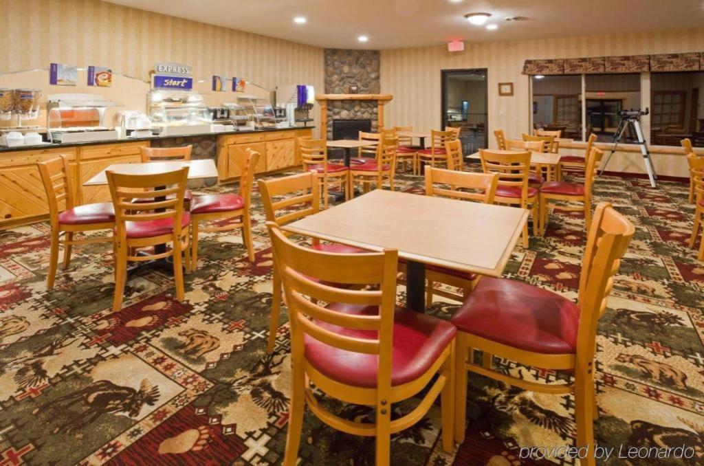 Holiday Inn Express Munising-Lakeview Hotel By Ihg Екстериор снимка