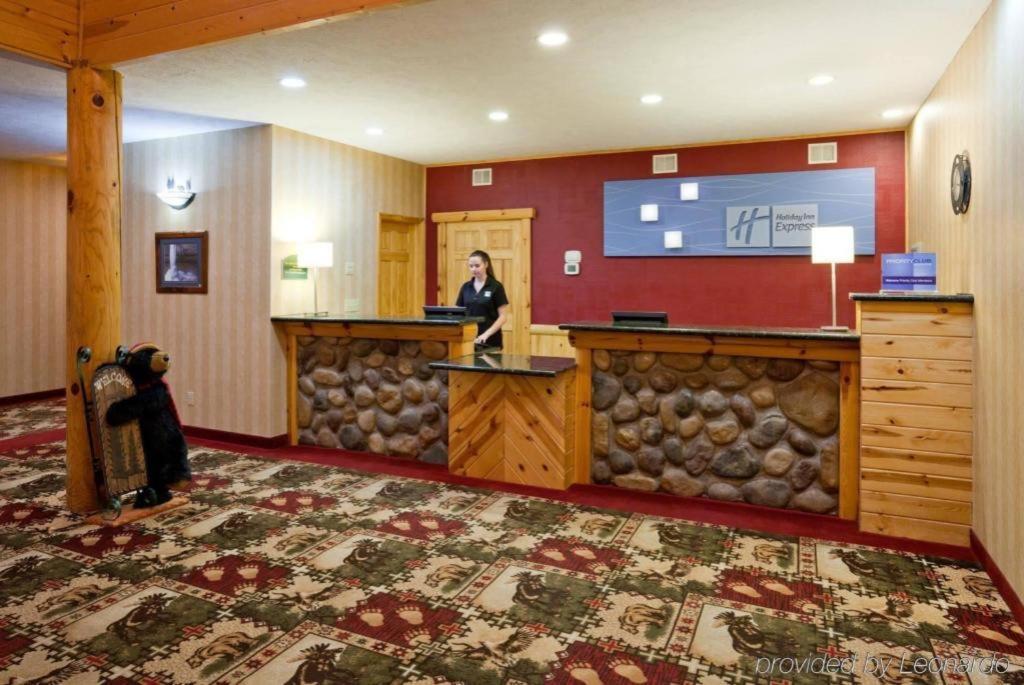 Holiday Inn Express Munising-Lakeview Hotel By Ihg Екстериор снимка